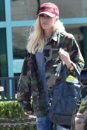 Gwen Stefani Street Style - Beverly Hills 09/24/2018
