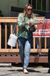 Hilary Duff - Getting Pizza in Studio City 09/09/2018