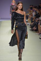 Irina Shayk Walks Versace Show, Milan Fashion Week 09/21/2018