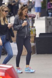 Jennifer Garner - Getting Coffee With a Pal in New York City 09/07/2018