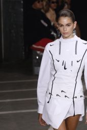Kaia Gerber Walks Off-White Show at Padris Fashion Week 09/27/2018