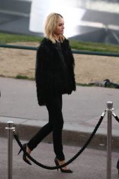 Kate Moss – Saint Laurent Show, Paris Fashion Week 09/25/2018