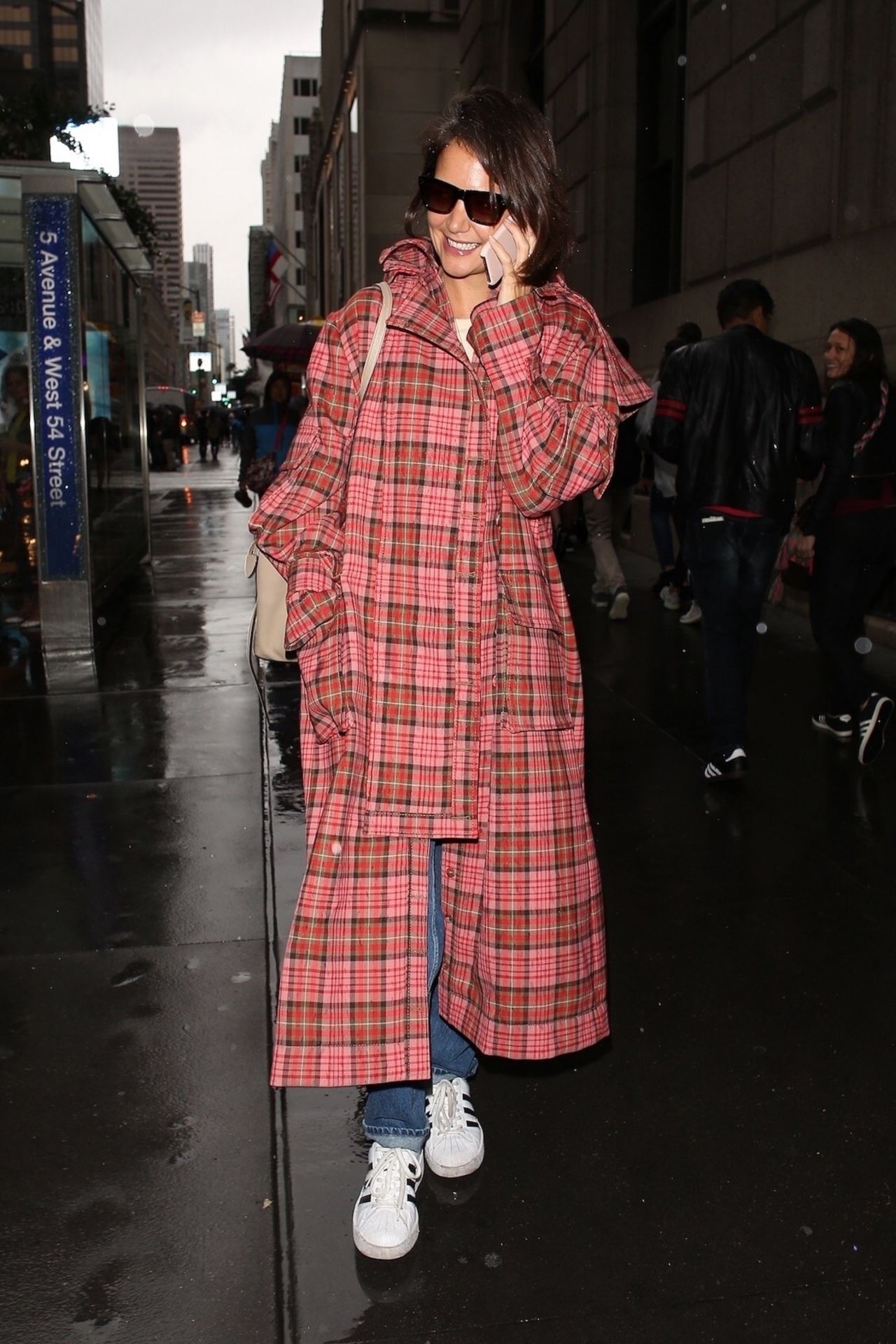 katie-holmes-out-in-nyc-09-09-2018-3.jpg