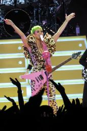 Katy Perry - Performs a Special Show for Citibank Cardholders in Downtown LA