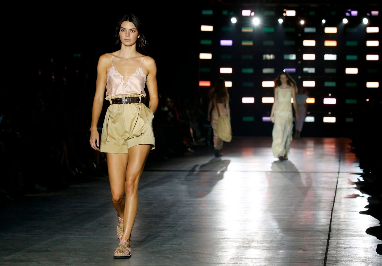 Kendall Jenner - Walks Alberta Ferretti Show at Milan Fashion Week 09