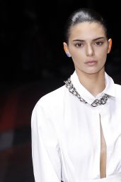 Kendall Jenner Walks Off-White Show at Padris Fashion Week 09/27/2018