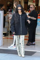 Kim Kardashian Casual Style - Thousand Oaks, September 2018