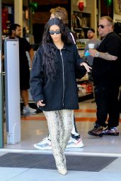 Kim Kardashian Casual Style - Thousand Oaks, September 2018