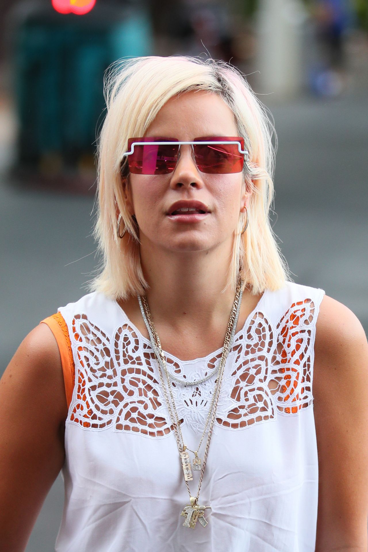 Lily Allen at Sydney Airport 09/03/2018 • CelebMafia