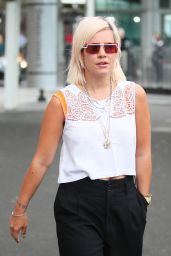 Lily Allen at Sydney Airport 09/03/2018