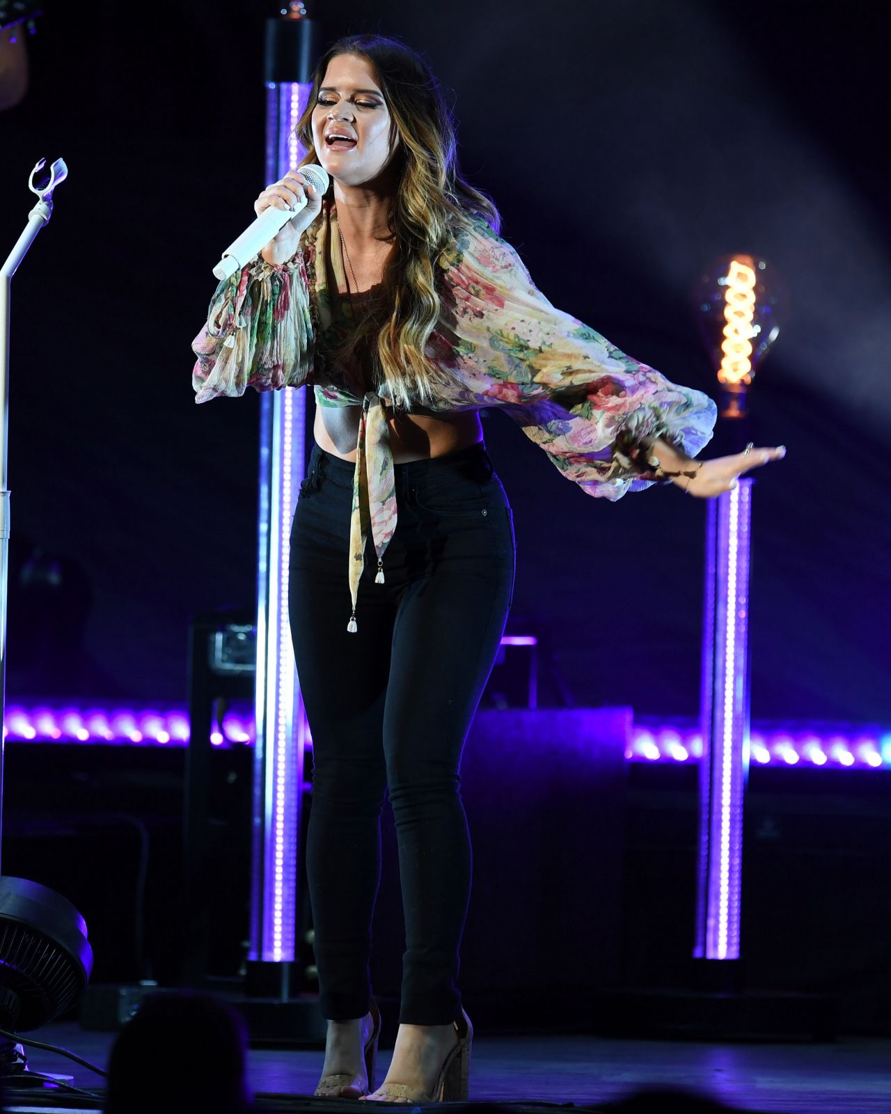 Maren Morris - Performing in West Palm Beach 09/23/2018 • CelebMafia