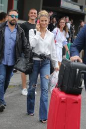 Michelle Hunziker Style - Airport in Milano 08/31/2018