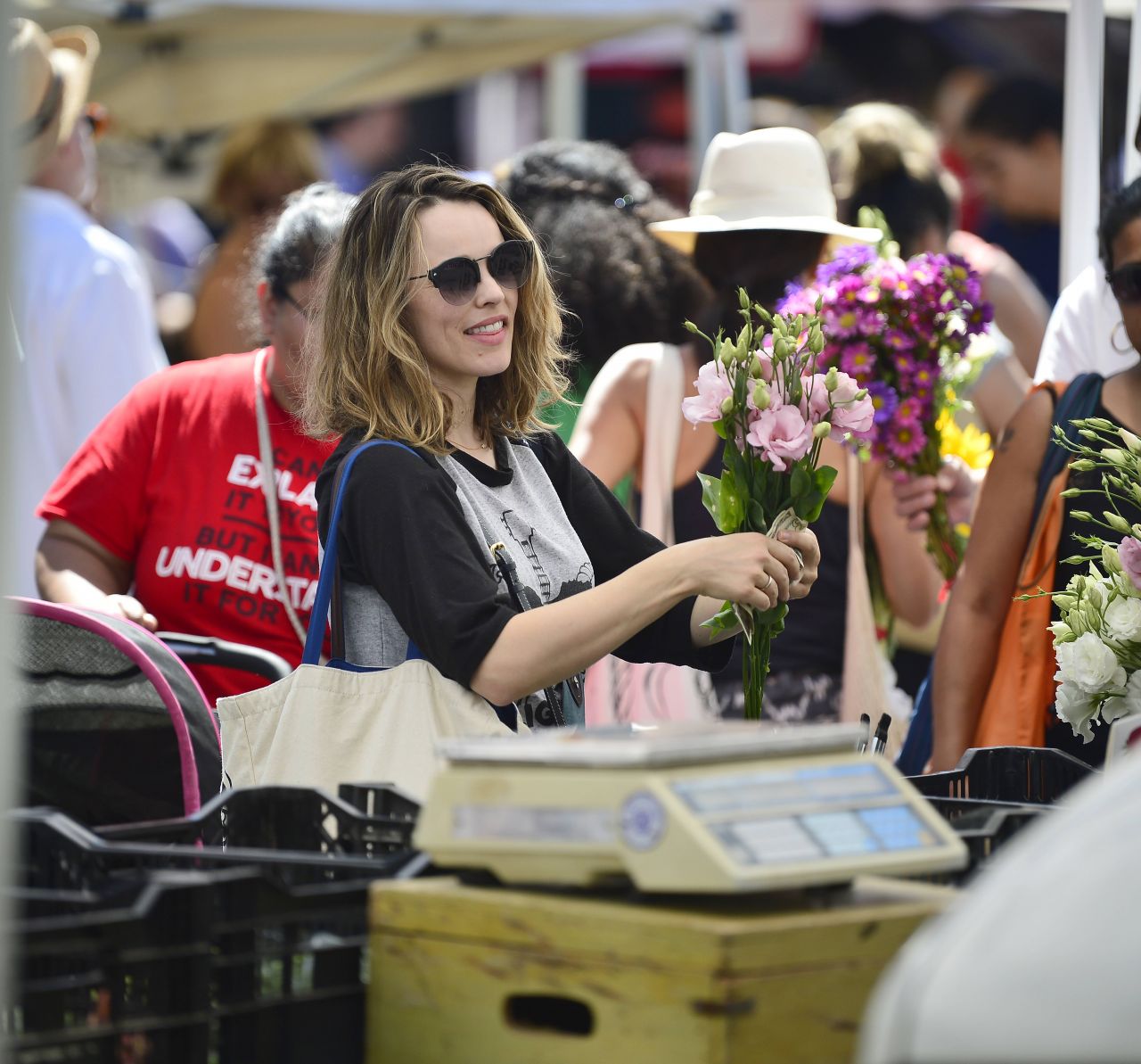 Rachel McAdams at Her Local Farmers Market in Hollywood 09/19/2018