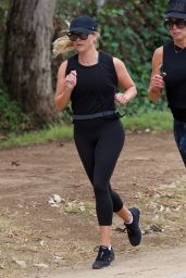Reese Witherspoon - Morning Jog in LA 09/01/2018