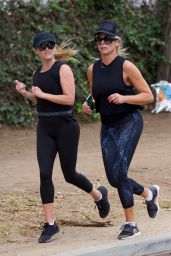 Reese Witherspoon - Morning Jog in LA 09/01/2018