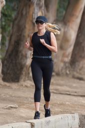 Reese Witherspoon - Morning Jog in LA 09/01/2018