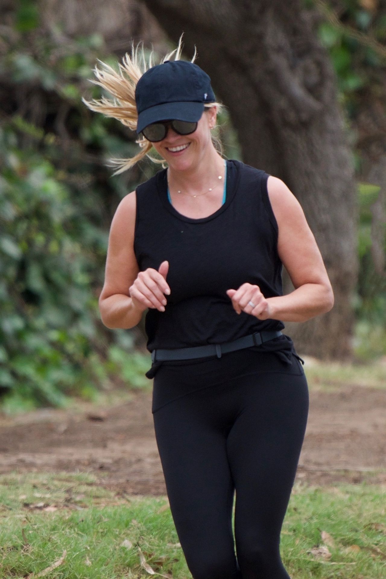 Reese Witherspoon - Morning Jog in LA 09/01/2018 • CelebMafia