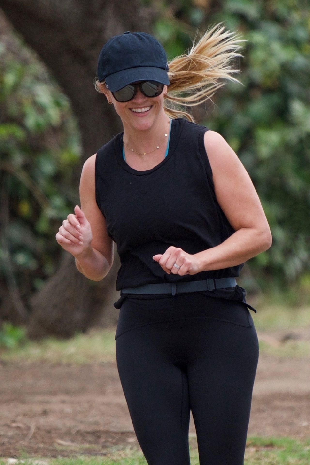 Reese Witherspoon - Morning Jog in LA 09/01/2018 • CelebMafia