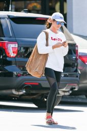 Sarah Hyland - Leaving a Cryotherapy Session in LA 09/04/2018