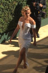 Scarlett Johansson - Arrives on the Gold Carpet at Emmy Awards 2018