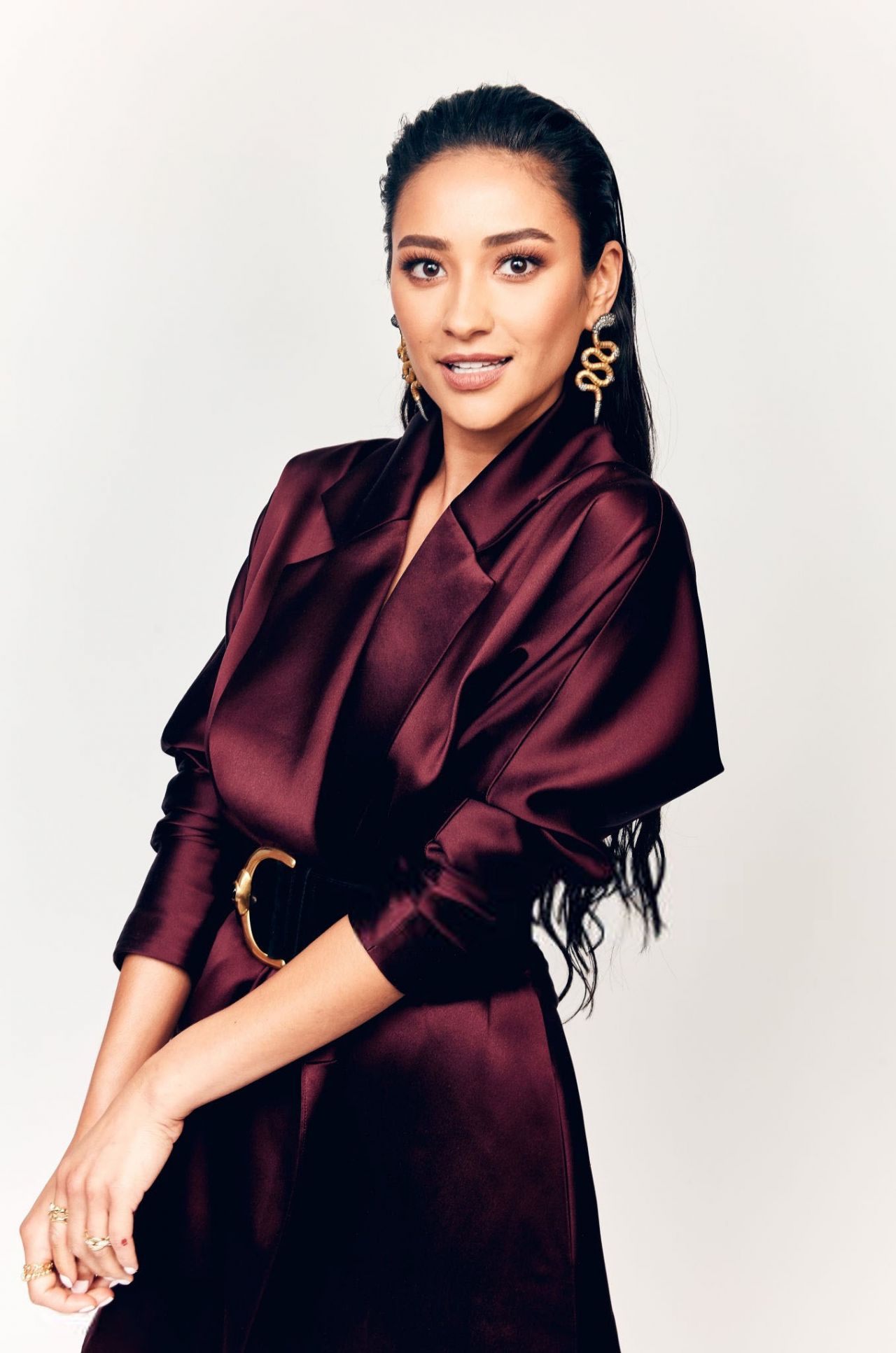 Shay Mitchell Summers Tca Portraits Session 2018 • Celebmafia