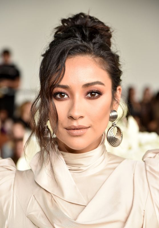 Shay Mitchell - Zimmermann Front Row at NYFW 09/10/2018