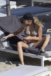 Stephanie Pratt in a Bikini at Super Paradise Beach in Mykonos 09/21/2018