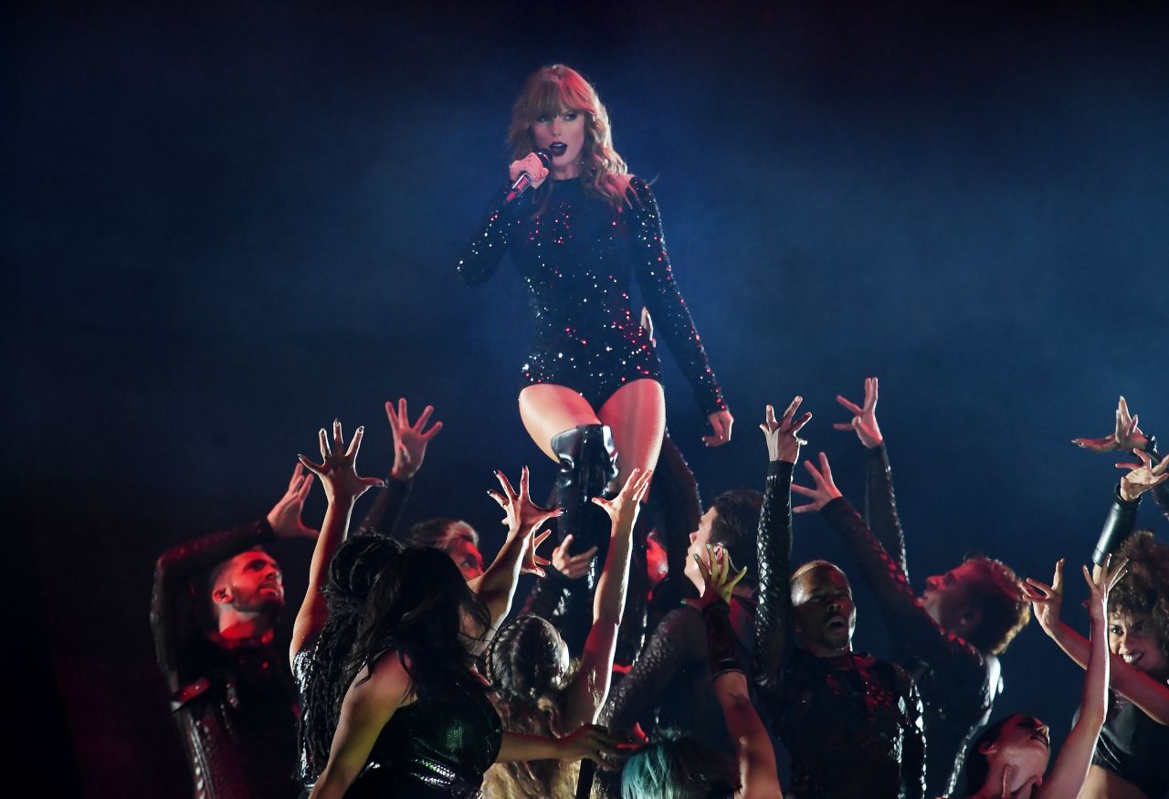 Taylor Swift - Reputation Stadium Tour in Minneapolis 08/31/2018 ...