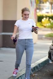 Alessandra Torresani Street Style - Out in Los Angeles 10/26/2018