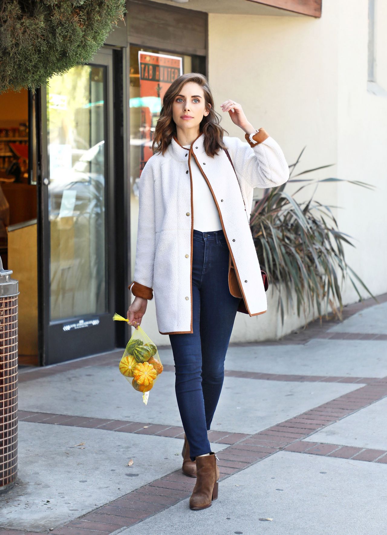 Alison Brie at a Market in Los Angeles 10/15/2018 • CelebMafia