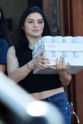 Ariel Winter at Sherman Oaks Animal Hospital and Pet Supplies in North Hollywood 10/24/2018