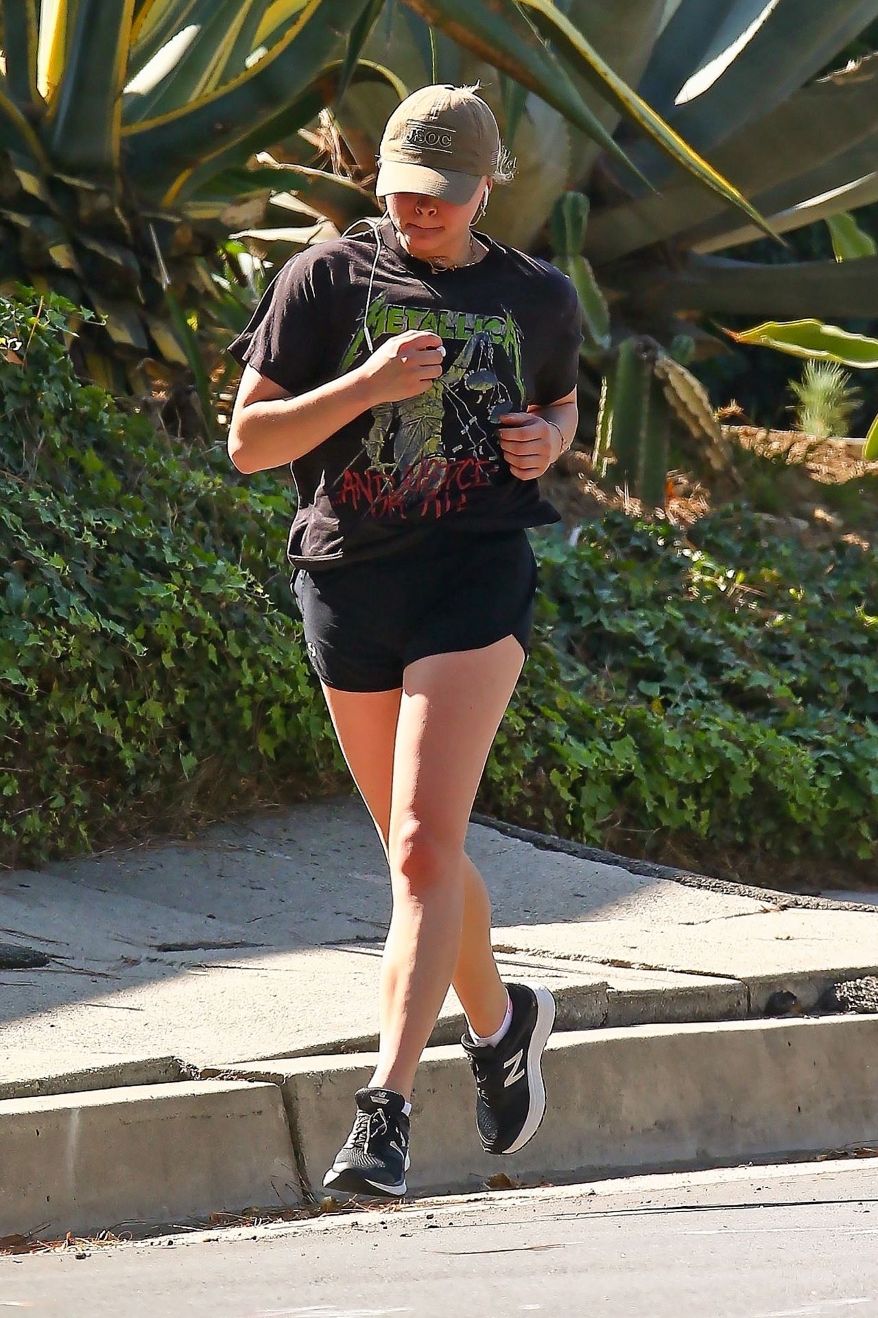 Chloe Moretz - Morning Workout in LA 10/22/2018 • CelebMafia