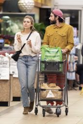 Elizabeth Olsen and Robbie Arnett Grocery Shopping at Whole Foods in LA 10/21/2018