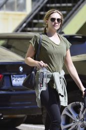 Elizabeth Olsen in Leggings - Leaving a Gym in LA 10/11/2018