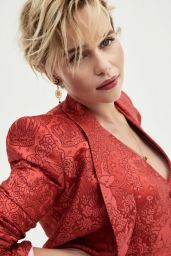Emilia Clarke - iO Donna October 2018 Photos