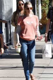 Emma Roberts in Casual Outfit - Grabs Coffee From Alfreds in LA 10/09/2018
