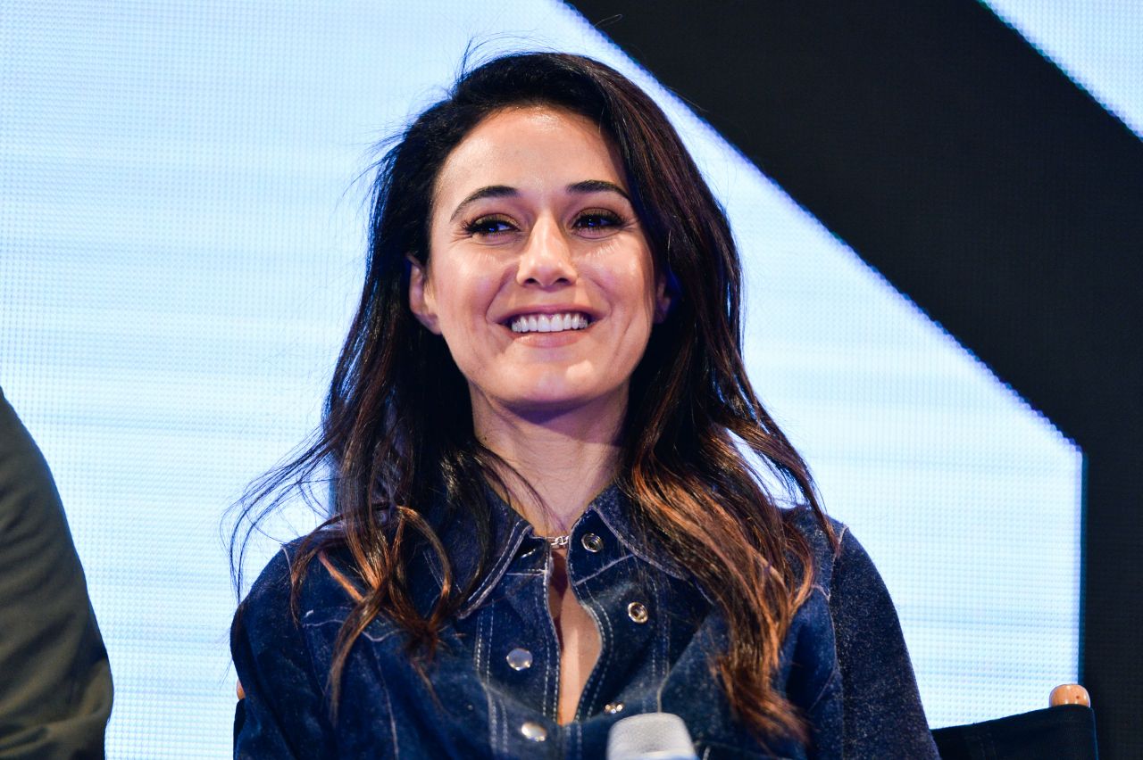 Emmanuelle Chriqui - "The Passage" Panel at the 2018 NYCC • CelebMafia