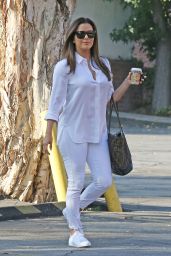 Eva Longoria in a Stylish All-White Outfit Out in LA 10/24/2018