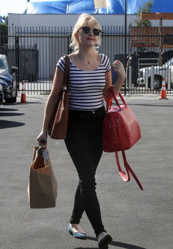 Evanna Lynch Arriving at the Dance Studio in LA 10/05/2018