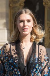 Gaia Weiss – Elie Saab Show, Paris Fashion Week 09/29/2018