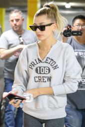 Hailey Baldwin in Spandex Arrives for a Pilates Class in Studio City 10/12/2018