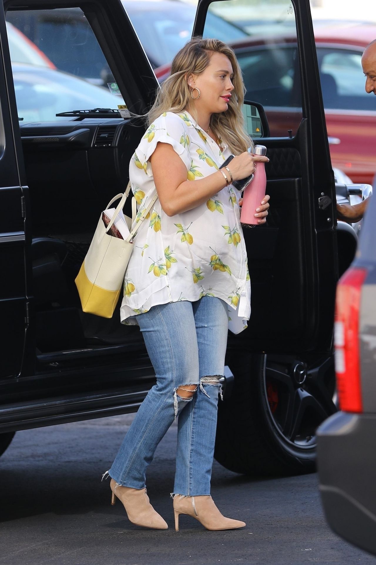 hilary-duff-arriving-for-an-appointment-in-la-10-08-2018-5.jpg