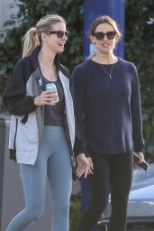 Jennifer Garner - Our for a walk in Santa Monica 10/08/2018