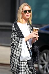 Jennifer Lawrence in a Plaid Cape-Scarf Out in NYC 10/05/2018