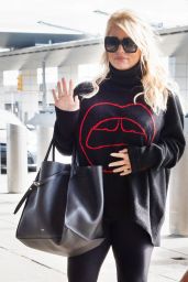 Jessica Simpson - Arrives at JFK Airport in NYC 10/12/2018