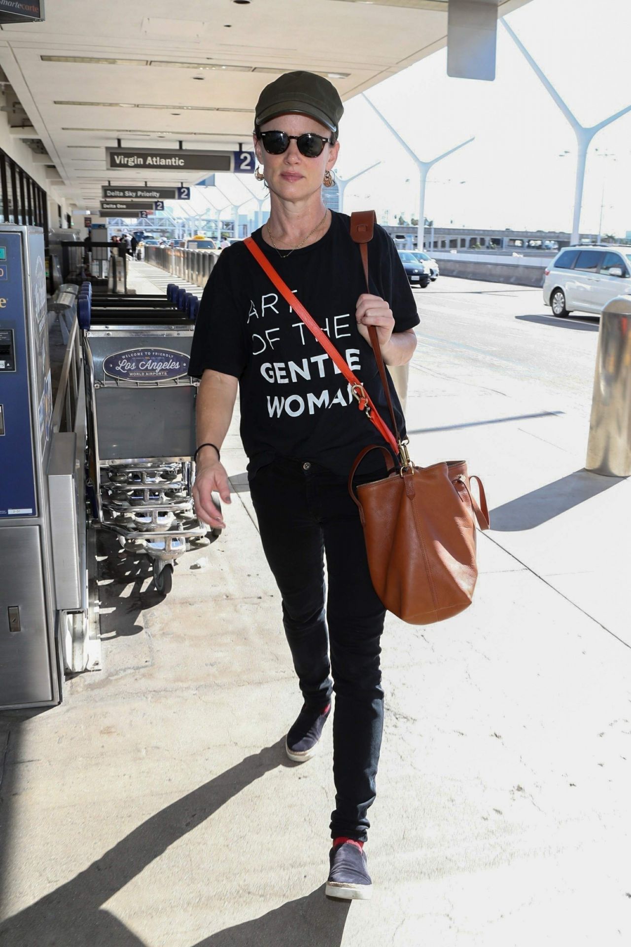 Juliette Lewis - LAX Airport in Los Angeles 10/19/2018 • CelebMafia