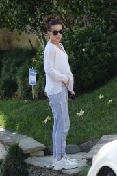 Kate Beckinsale in Casual Outfit Leaving Her Home in LA 10/07/2018