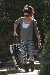 Kate Beckinsale - Pulls a Suitcase to Her Car in LA 10/23/2018