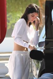 Kendall Jenner at a Gas Station in Palm Springs 10/04/2018