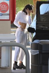 Kendall Jenner at a Gas Station in Palm Springs 10/04/2018